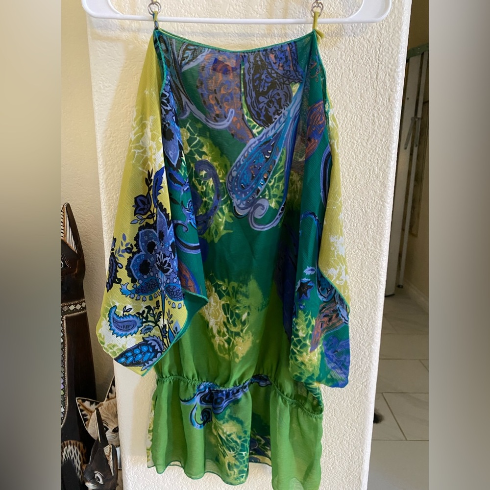 TRAC : Women’s Green/Yellow/Blue floral Top  , Size Small , Gently Used